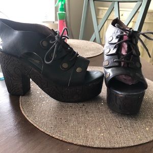 FREE PEOPLE Carved heel platform shoe